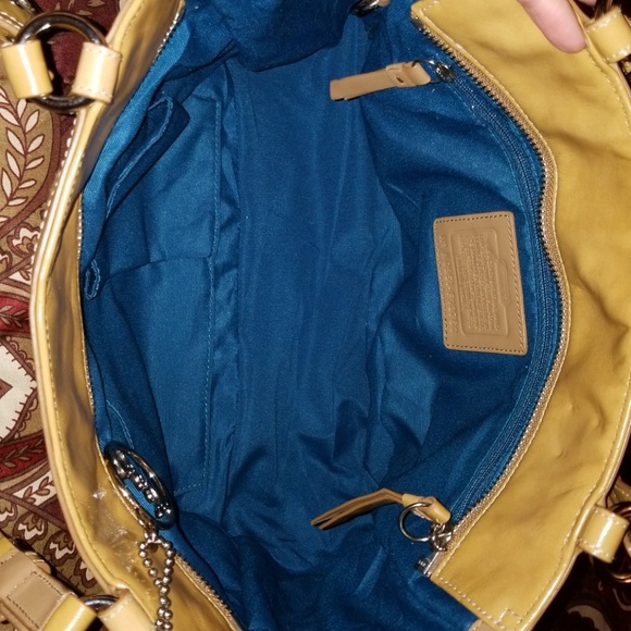 Coach - Picture 5 of 8